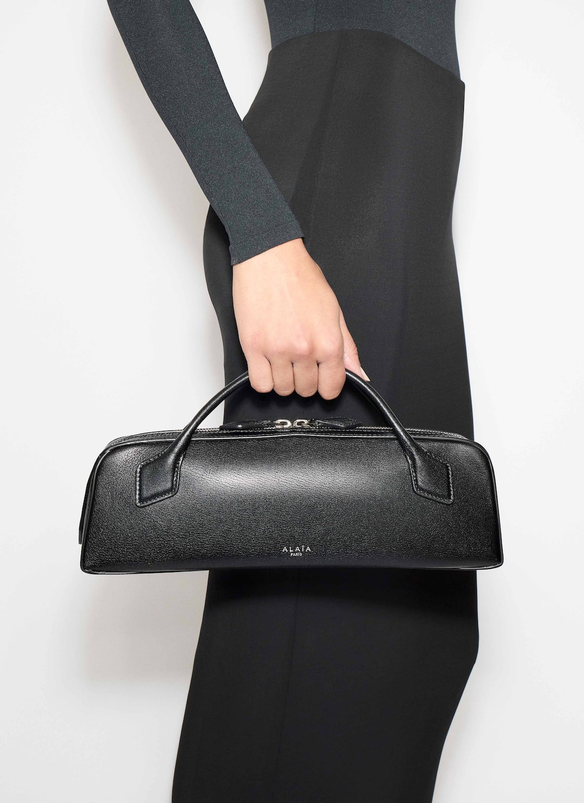 LE TECKEL CLUTCH IN SHINY GOATSKIN ALAÏA BLACK LE TECKEL CLUTCH IN SHINY GOATSKIN